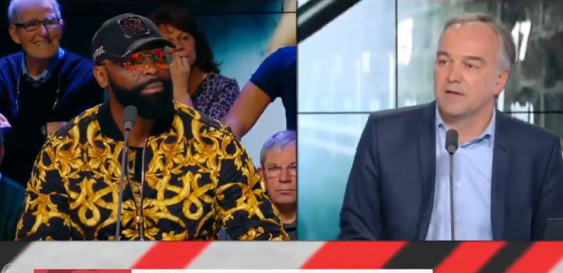 Bagarre entre les rappeurs Booba et Kaaris à l’aéroport d’Orly (MàJ : un combat sera organisé en juin en Tunisie)