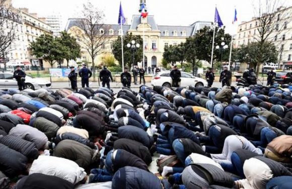 Profanations des églises : Zineb El Rhazoui pointe avec courage la montée de l’islamisme en France