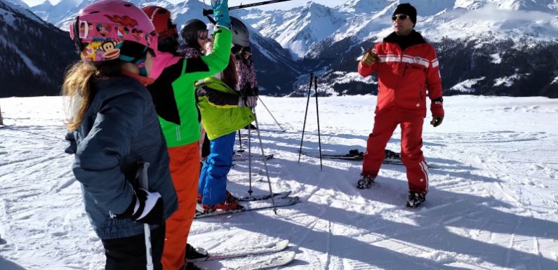 Suisse : Les stations de ski du Valais « se décarcassent » pour accueillir les enfants issus de l’immigration qui n’ont pas reçu une « culture ski » de leurs parents