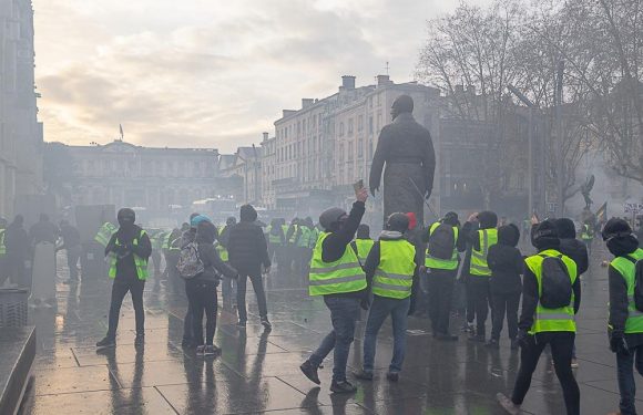 Les Gilets Jaunes: protesters or extremists?