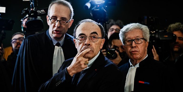Pédophilie dans l’Eglise : condamné pour non-dénonciation, le cardinal Barbarin annonce sa démission