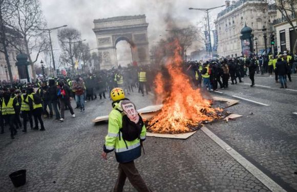 La justice face aux « gilets jaunes » : un nombre « colossal » de gardes à vue et un recours massif aux comparutions immédiates