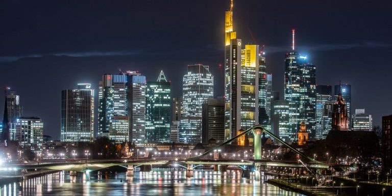 Deutsche Bank-Commerzbank : vers une mégafusion bancaire explosive ?