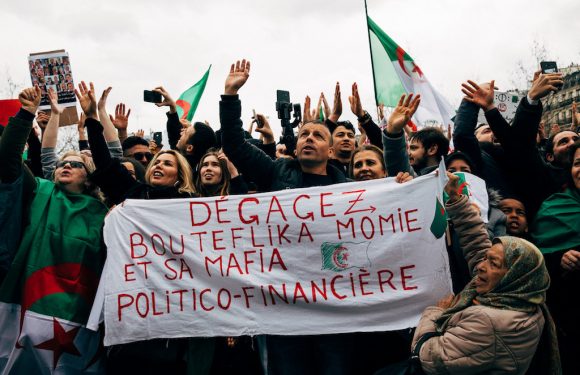 Des féministes aux islamistes, la communauté algérienne de Paris tente de s’unir contre Bouteflika