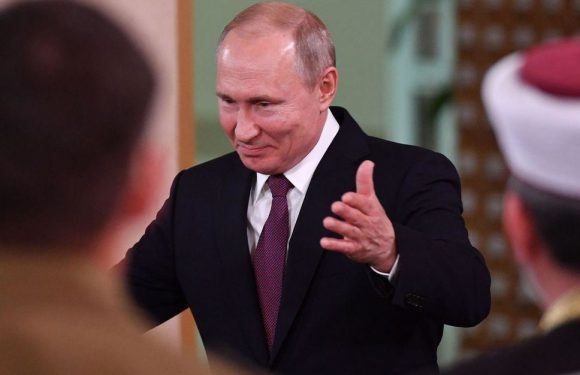 Poutine promulgue deux lois contre les fausses nouvelles et les offenses à l’État. Par AFP