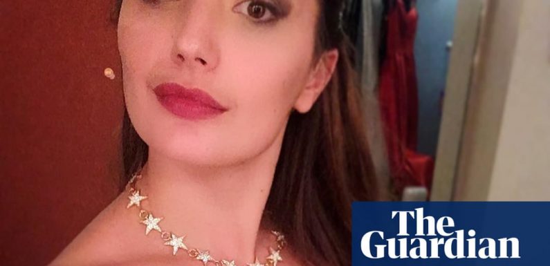 Opera singer asked to change pro-EU dress for London concert
