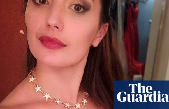 Opera singer asked to change pro-EU dress for London concert