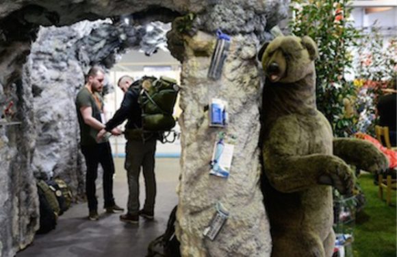 Au salon du survivalisme, attentats et gilets jaunes font recette