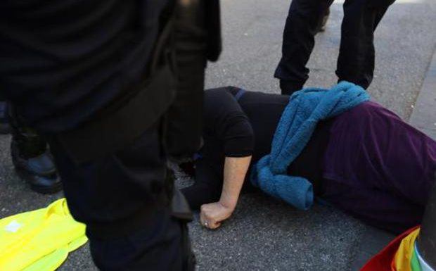 Nice : la famille de la manifestante blessée porte plainte pour subornation de témoin et violences volontaires