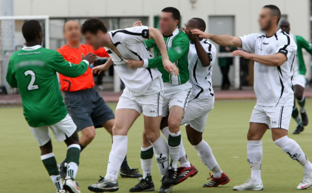 De la discrimination envers les clubs de Laval Maghreb et Laval Réunion ?