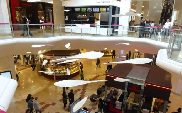 Lyon : un migrant, prétendu « mineur isolé » âgé de 27 ans, condamné à 10 mois de prison pour avoir « semé la pagaille » dans un centre commercial