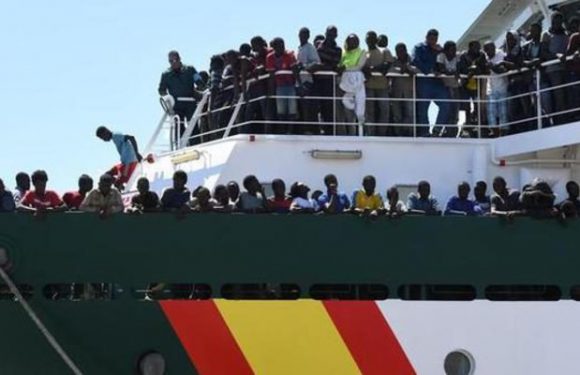 Méditerranée : des migrants ont détourné le navire qui les a sauvés au large de la Libye et se dirigent actuellement vers l’Europe