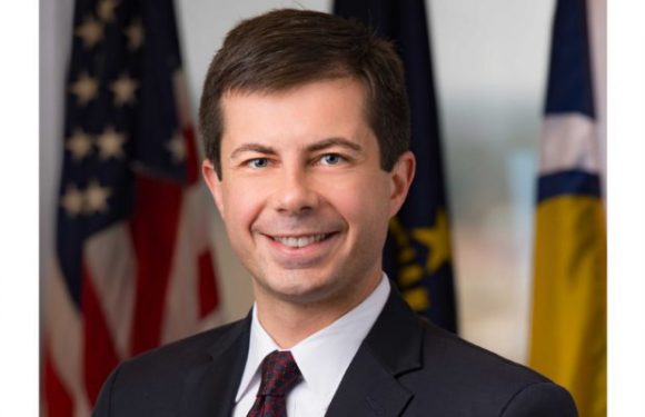 États-Unis : il est jeune, gay, parle arabe. Qui est Pete Buttigieg, le candidat démocrate qui monte ?