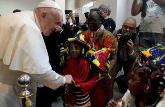 Au Maroc, François soutient les migrants africains en marche vers l’Europe