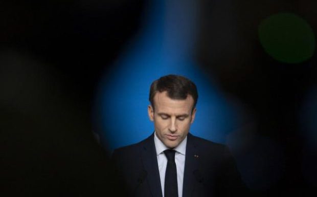 « Proche du burn-out », « rincé », isolé… la mauvaise passe de Macron