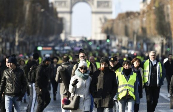 Des « gilets jaunes » vont déposer une demande officielle de manifester samedi prochain sur les Champs-Elysées