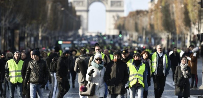 Des « gilets jaunes » vont déposer une demande officielle de manifester samedi prochain sur les Champs-Elysées