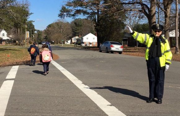 VIDEO. « Tant que je suis occupée, je suis heureuse » : Denise, une Française de 85 ans, est policière aux Etats-Unis