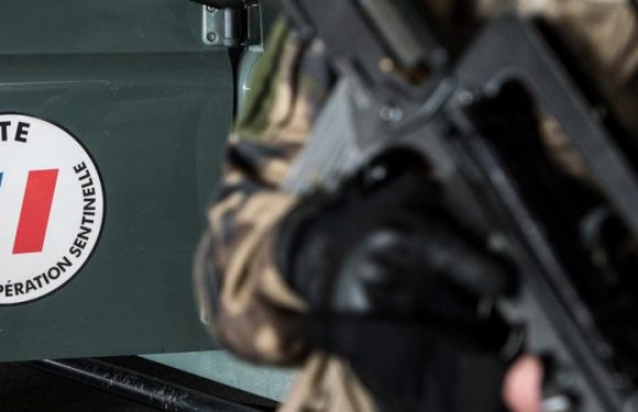 Un Français sur deux est favorable à ce que l&rsquo;on nomme temporairement un militaire à la tête du pays en cas de nouveaux attentats