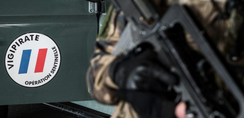 Un Français sur deux est favorable à ce que l’on nomme temporairement un militaire à la tête du pays en cas de nouveaux attentats