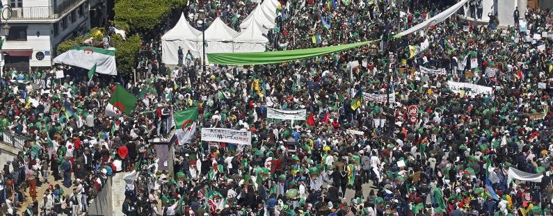 DIRECT. Algérie : des centaines de milliers de manifestants défilent à Alger pour demander le départ de Bouteflika