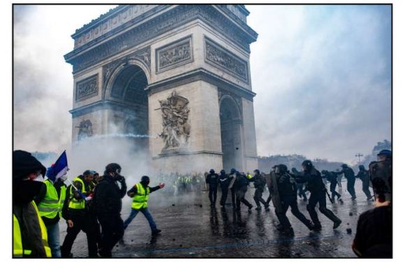 « Gilets jaunes » : le 1er décembre, le jour où tout a basculé avec la « prise » de l’Arc de triomphe