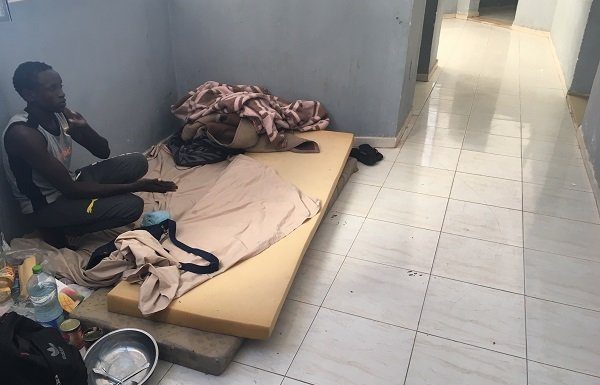 Kassoum, migrant logé dans le foyer de Médenine : « On ne nous donne même pas à manger »
