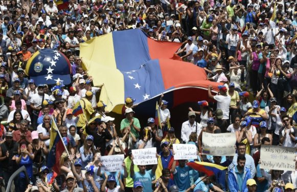 Pannes électriques au Venezuela : de nouvelles protestations dispersées par les gaz lacrymogènes