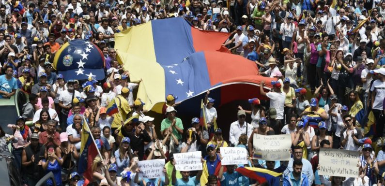 Pannes électriques au Venezuela : de nouvelles protestations dispersées par les gaz lacrymogènes