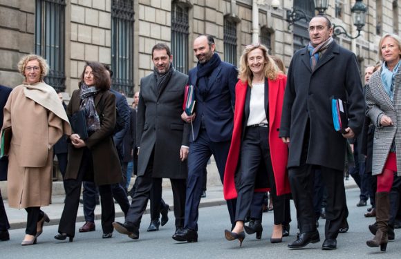 L’heure du remaniement a-t-elle sonné pour Emmanuel Macron ?