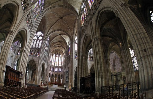 Saint-Denis : l’orgue de la basilique dégradé et des vitraux brisés