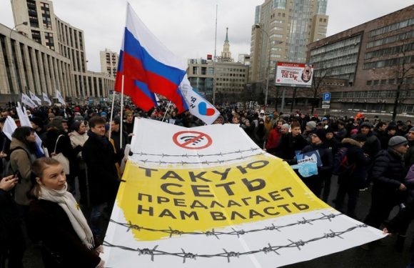 Après des manifestations, le Kremlin défend sa loi pour un Internet souverain