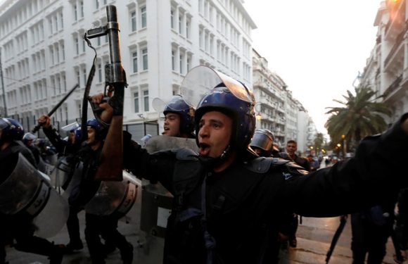 Alger : des policiers scandent des slogans et tirent en l’air à la manifestation du 15 mars (VIDEO)
