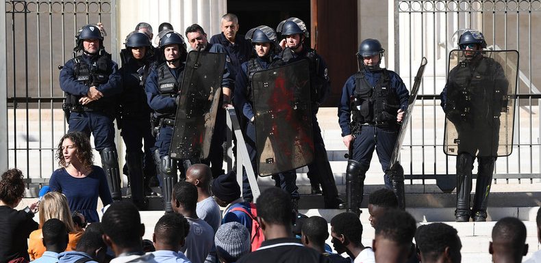 Les tests osseux controversés pour les jeunes migrants validés par le Conseil constitutionnel