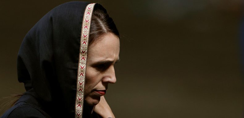 Des Néo-Zélandaises portent un hijab en hommage aux victimes de Christchurch