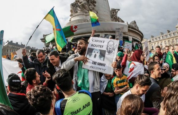 A Paris, les anti-Bouteflika maintiennent la pression sur le pouvoir (IMAGES)