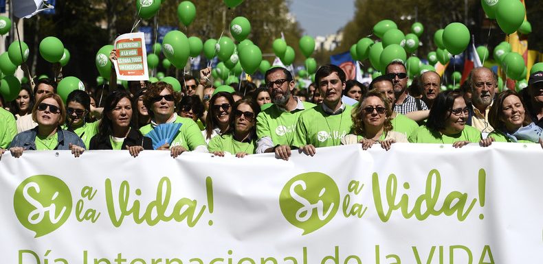«Oui à la vie» : des milliers de manifestants défilent à Madrid contre l’avortement (IMAGES)