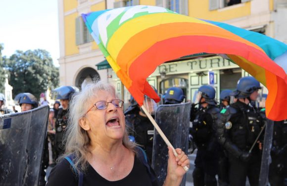 Macron souhaite «un prompt rétablissement» à la septuagénaire blessée mais aussi de la «sagesse»