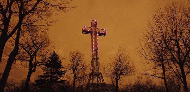 Le crucifix restera-t-il au parlement ? Le Québec se divise sur le projet de loi laïcité