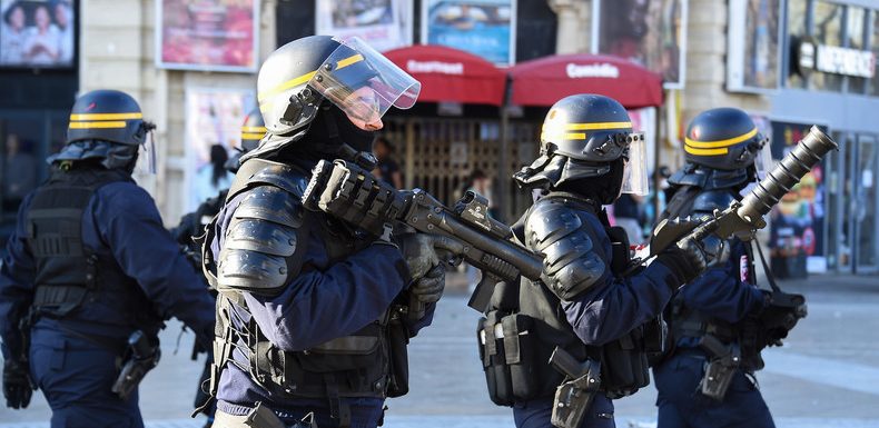 Acte 19 : des policiers déguisés en Gilets jaunes pour interpeller des manifestants ? (VIDEO)