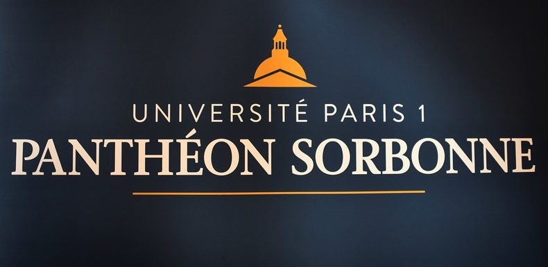Accusée de «blackface», une représentation théâtrale annulée de force à la Sorbonne (PHOTOS)