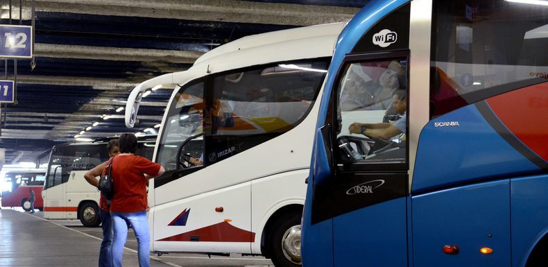 Un chauffeur de bus qui refusait de serrer la main de ses collègues femmes gagne aux prud’hommes