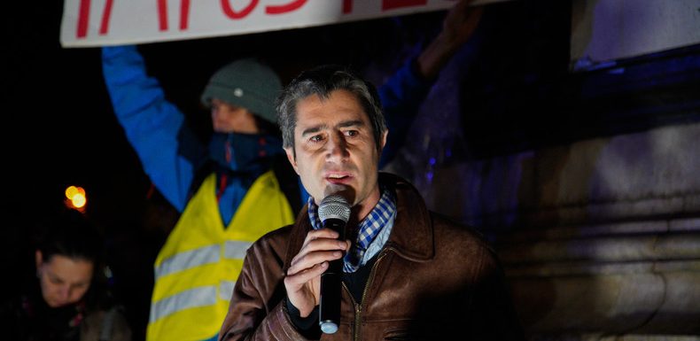 Ruffin se pose en médiateur face à Macron pour résoudre la crise des Gilets jaunes