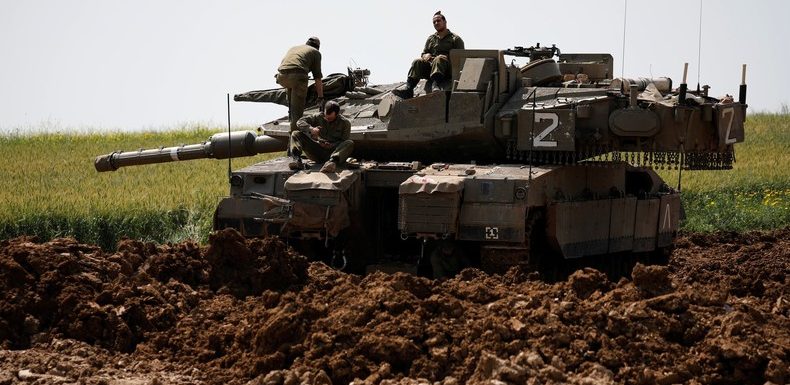 Des chars israéliens ripostent à des roquettes tirées depuis la bande de Gaza