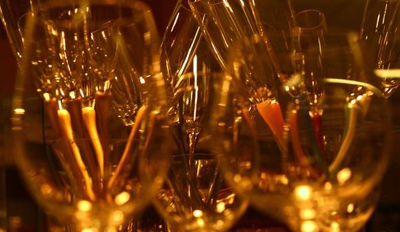 Alcool en France : les hommes boivent plus que les femmes, les jeunes plus souvent que les vieux