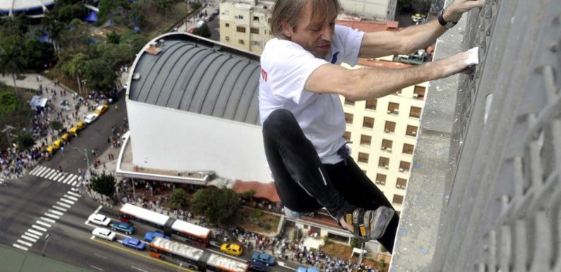 Arrêté en haut d’une tour de La défense, le «Spiderman» français a été libéré sans poursuites