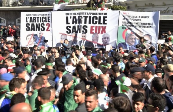 Algérie: Après un appel au départ Abdelaziz Bouteflika par ses fidèles, le peuple se mobilise de nouveau