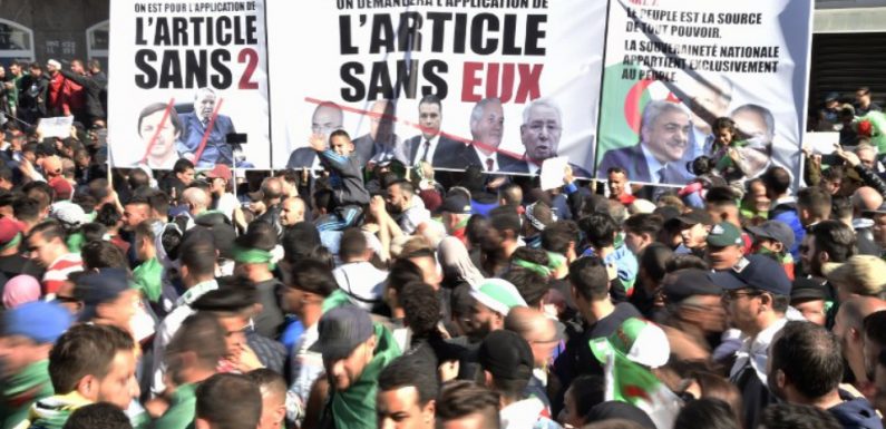 Algérie: Après un appel au départ Abdelaziz Bouteflika par ses fidèles, le peuple se mobilise de nouveau