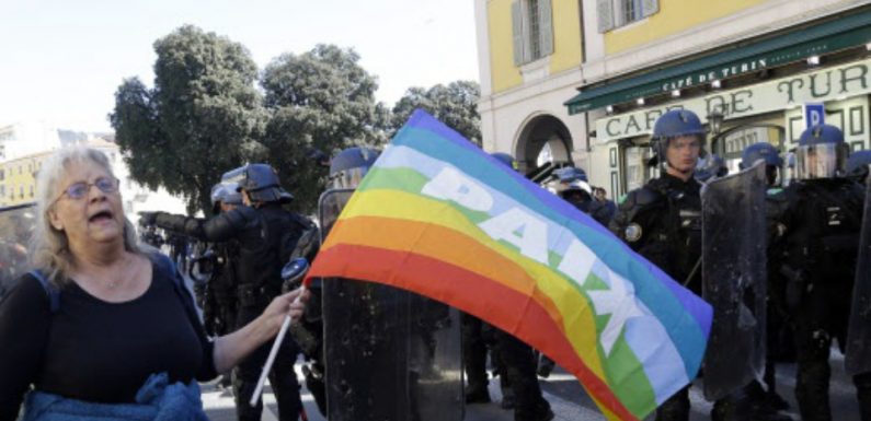 VIDEO. «Gilets jaunes» à Nice: La police a-t-elle empêché des «street medics» de soigner Geneviève Legay?