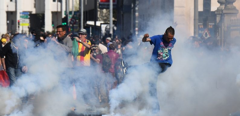 «Gilets jaunes», acte 20: Malgré l’interdiction, des centaines de manifestants défilent à Avignon